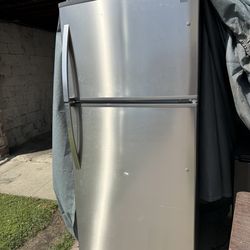 Kenmore 30" Top-Freezer Refrigerator with 18 Cubic Ft.