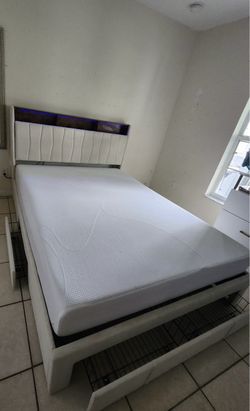 Bed queen