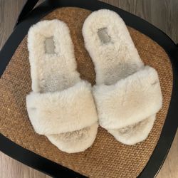 UGG SLIPPERS SIZE 9