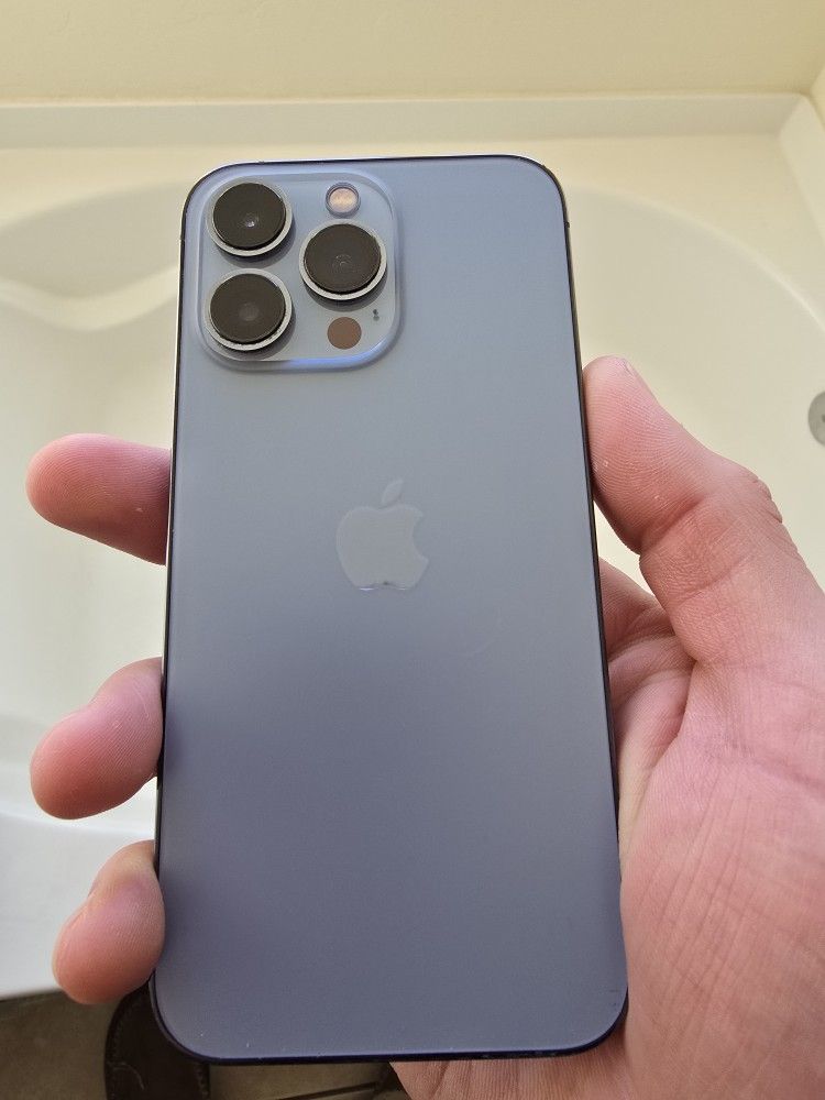 Iphone 13 Pro 128gb (UNLOCKED)