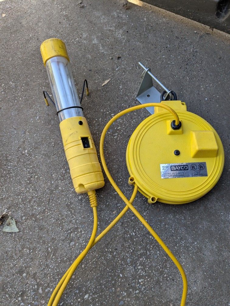 Bayco Fluorescent Work Light With Retractable Cord Reel