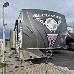 2015 Elevation By Crossroads Rv/ Fifth Wheel/ Toy Hauler 