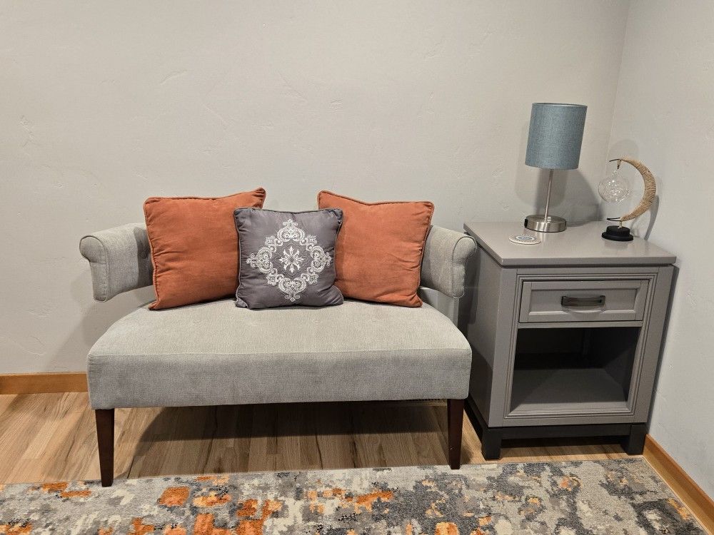 Tufted Bench Settee