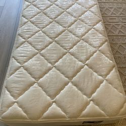 Twin Mattress-Clean