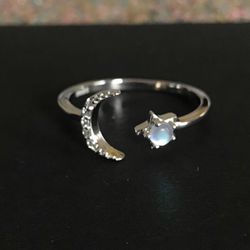 Sterling Silver And Moonstone Ring 