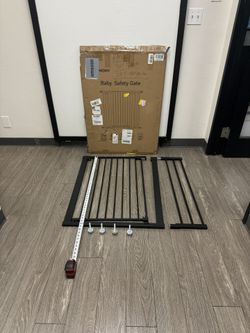 $35 #1477 (36” Tall X 29-39” Wide) Safety Gate For Baby Toddler Dog / Pressure Mounted 