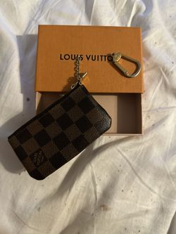 Louis Vuitton Coin Purse for Sale in Orangeburg, NY - OfferUp