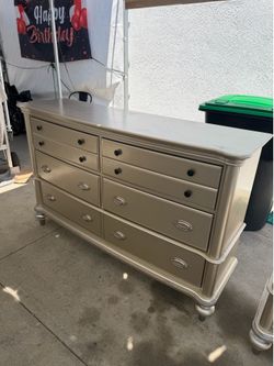 6 drawer dresser and nightstand!