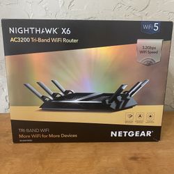 Netgear Nighthawk Tri Band Router AC3200 Like New