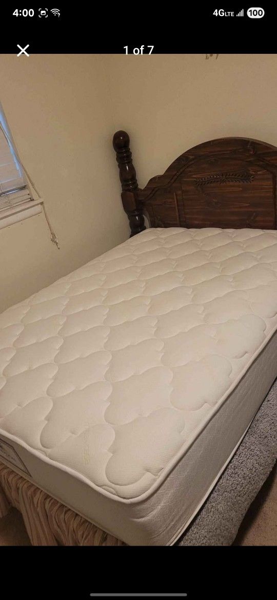 Full Size Bed: MATTRESS ALMOST PERFECT: FREE Smoke Hm, FREE PETS HM, LIVE OAK AREA TO PICK UP 