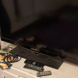 Samsung TV With Remote 