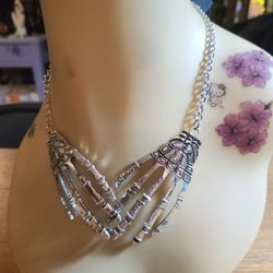 SKELETAL HANDS NECKLACE 