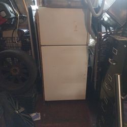 GE Refrigerator 