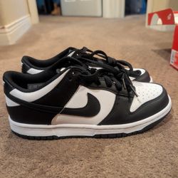 Panda dunks (8W) 6.5Y NEVER WORN