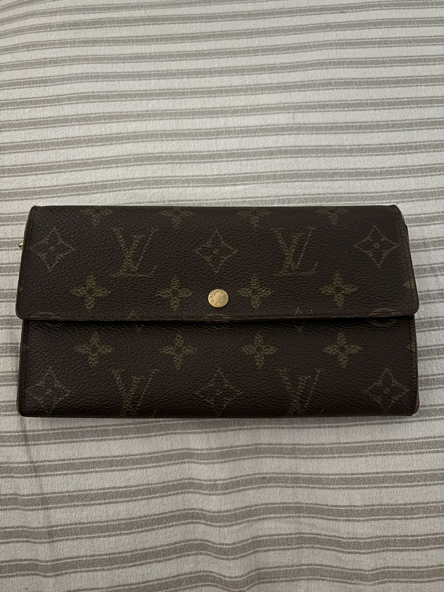Louis Vuitton Wallet, LV, Monogram 