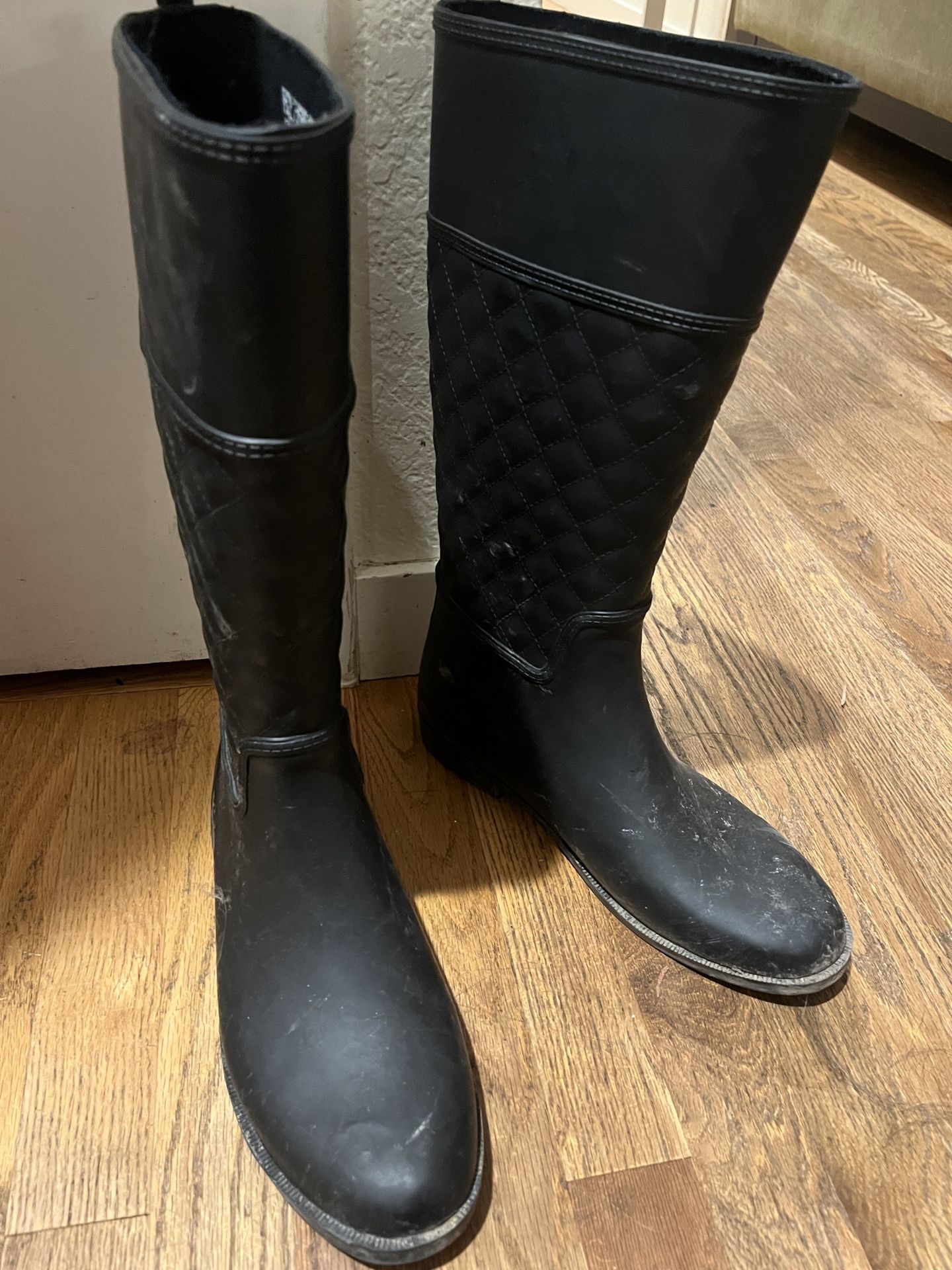 Riding boots