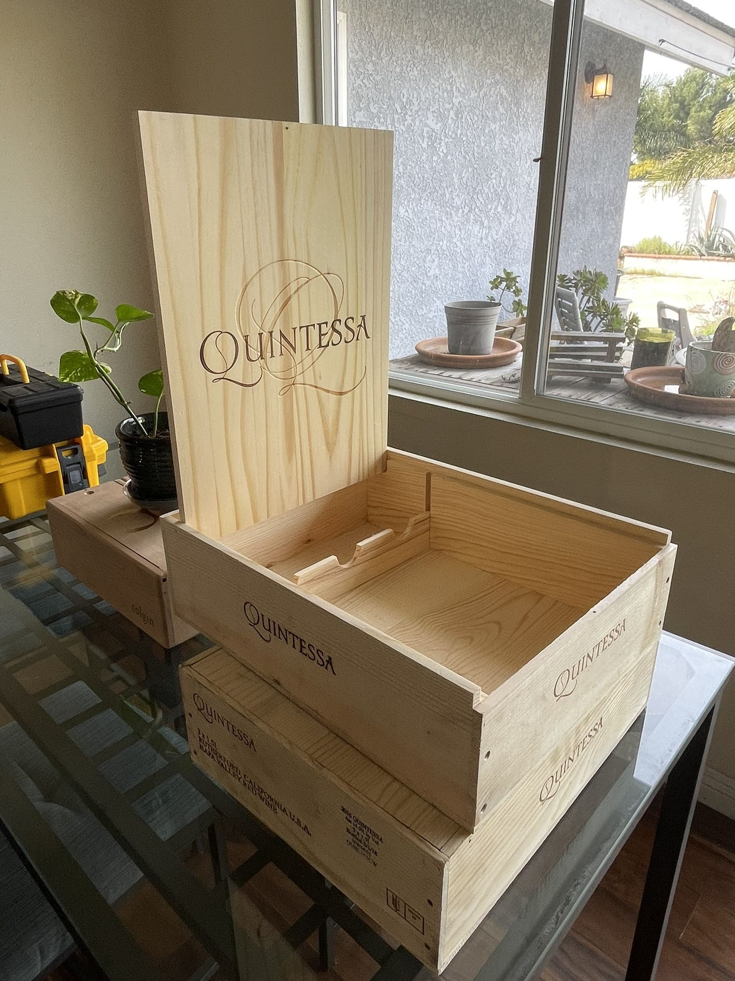 Quintessa wood wine crate