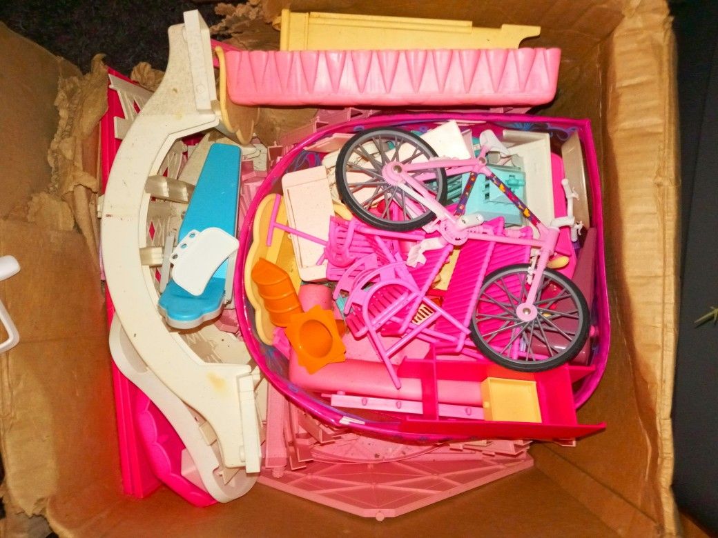 Barbie Dream House And Tons Of Accessories