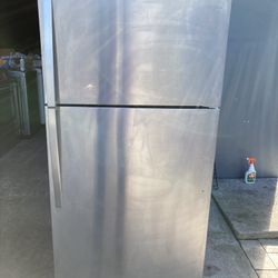 Whirlpool Refrigerator 33w66H Everything Works Good 1 Month Warranty delivery Available 