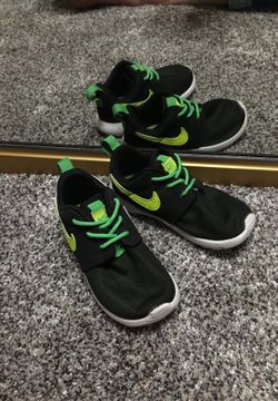 Toddler Black with Neon green Roshe Size 8