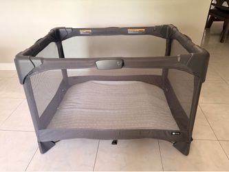 4 Moms Travel Crib and Play Pen