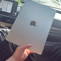 2022 Mac Book Air M2 13.6”
