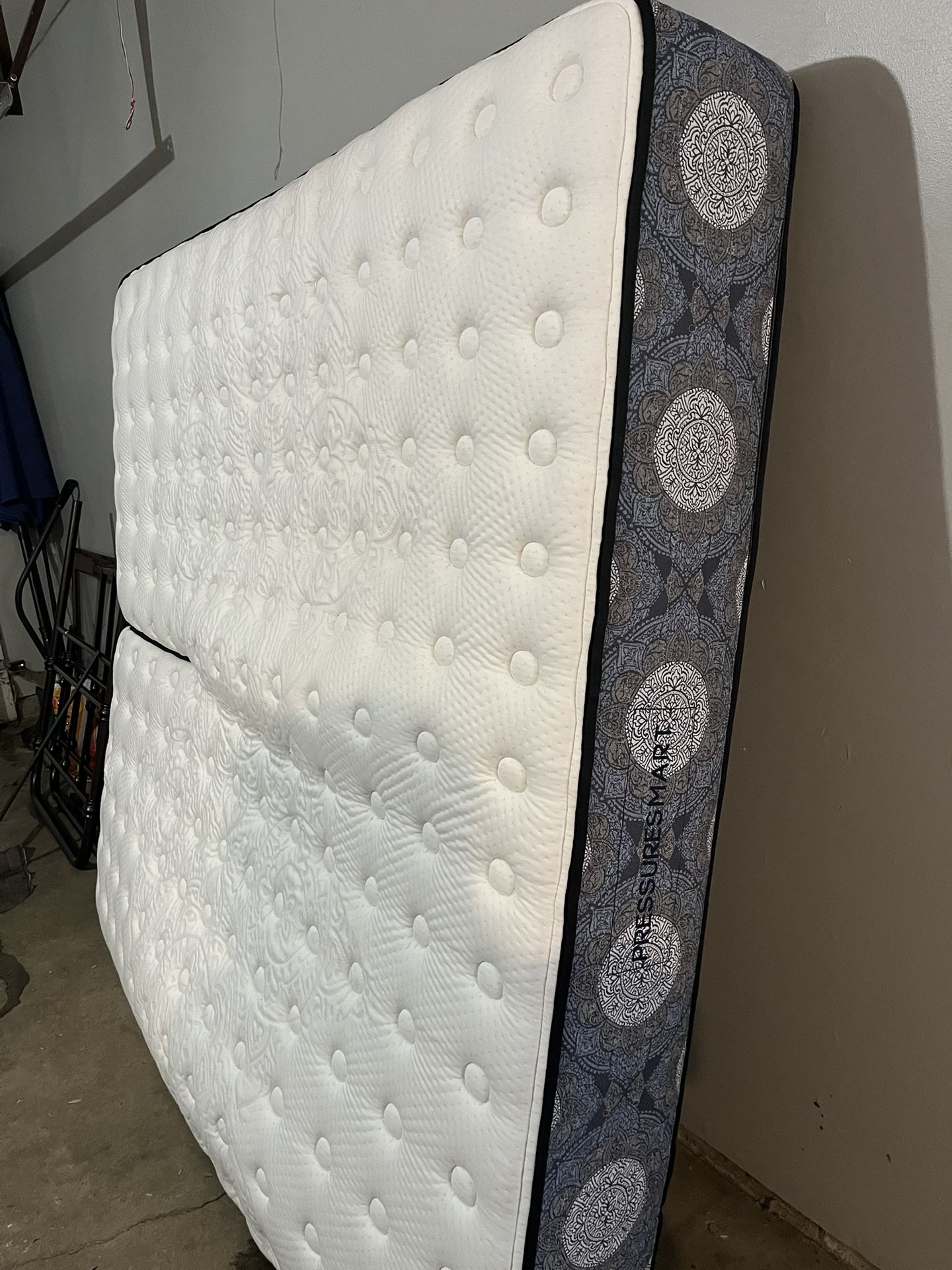 Pressuresmart MF 12.5" Firm Mattress