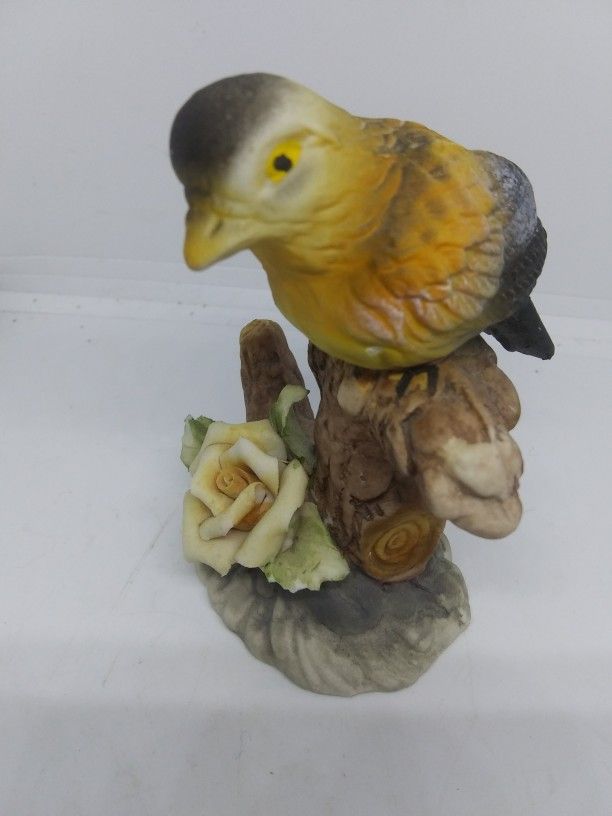 VINTAGE PORCELAIN BIRD FIGURINE