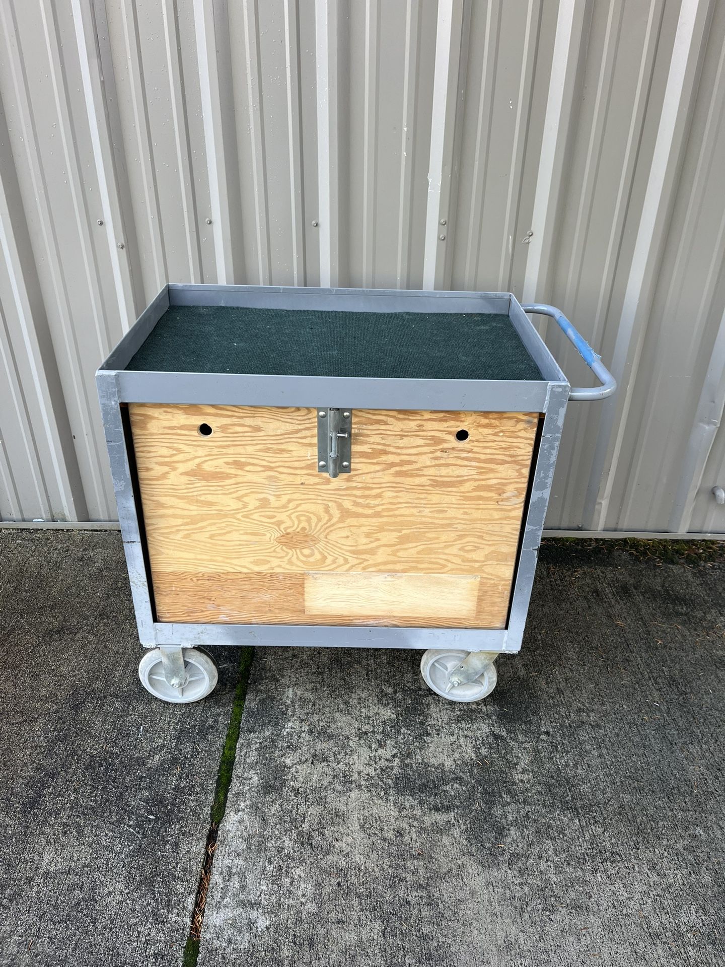 Lockable Heavy Duty Rolling Cart