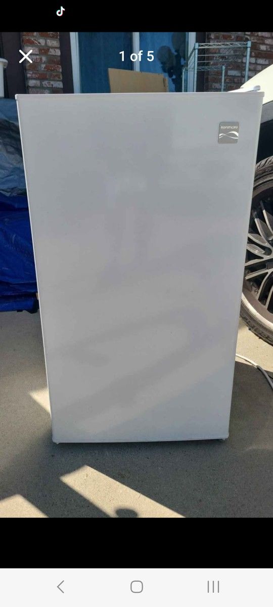 WHITE KENMORE MINI FRIDGE 