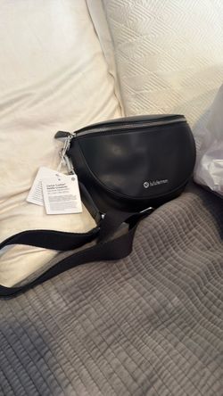 New Lululemon cactus leather alt. Saddle crossbody