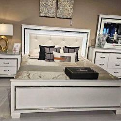 Bedroom Set Queen For Sale | NUEVO | Delivery Available. Ask For Price 