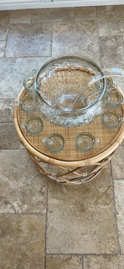 Vintage punch bowl set w/ 8 glasses