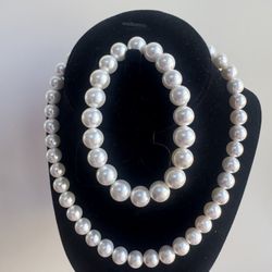 Elegant Shell Pearl Necklace And Bracelet Set. New 