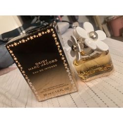 Daisy by Marc Jacobs Eau De Toilette Spray 1.7 oz