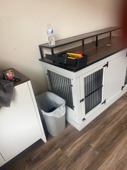 Dog cage\Tv stand Dresser