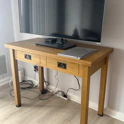 Desk / table with extendable top