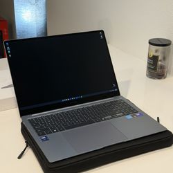 SAMSUNG Galaxy Book Pro 5 - LIKE NEW