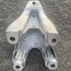 Ford Engine Mount Bracket (Mustang Gt)