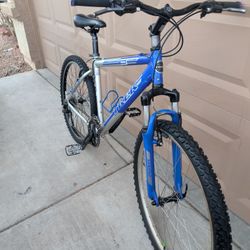 TREK SERIES 3 MENS MOUNTAIN BIKE (M). Aluminum 24 Speeds. EXCELLLENT CONDITION 👌🏼