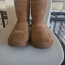 Ugh Boots Size 1 Little Kid