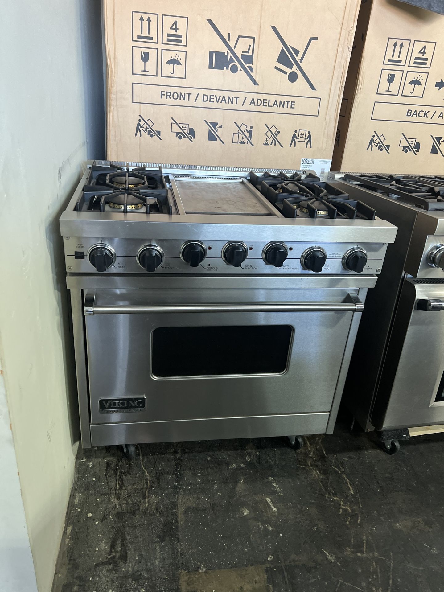 Viking 36”Wide Dual Fuel Range Stove In Stainless Steel With Griddle