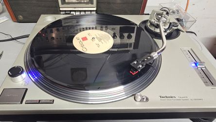 Technics turntable SL-1200MK2