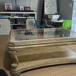 coffee tables and tables on the side 