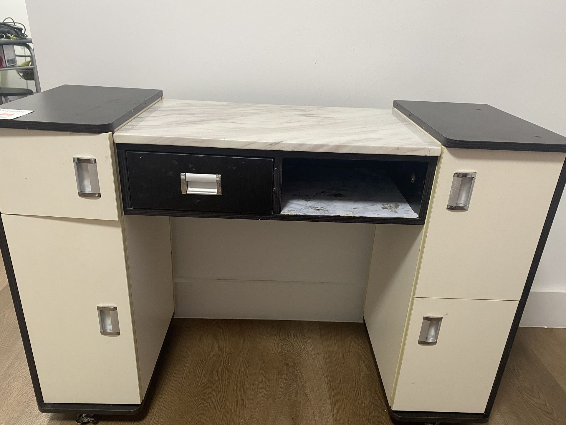 Manicure Table