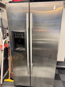 Side-by-side refrigerator freezer GE Profile Side-by-side refrigerator freezer