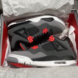 Air Jordan 4 Retro