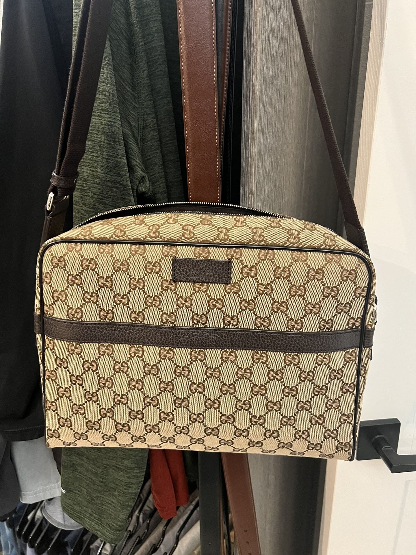 Men’s Gucci Messenger Bag (100% Authentic)