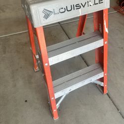 LOUISVILLE 2Ft Ladder 
