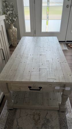 Rustice coffee table and two end tables